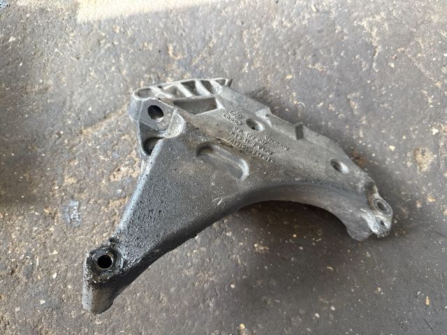 bontott VW TOURAN Motor Tartó Bak (Fém)