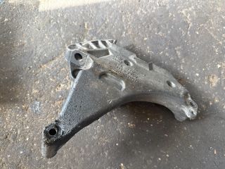 bontott VW TOURAN Motor Tartó Bak (Fém)
