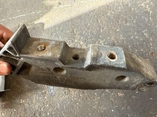 bontott VW TOURAN Motor Tartó Bak (Fém)