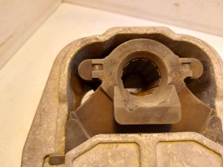 bontott VW TOURAN Motor Tartó Bak (Fém)