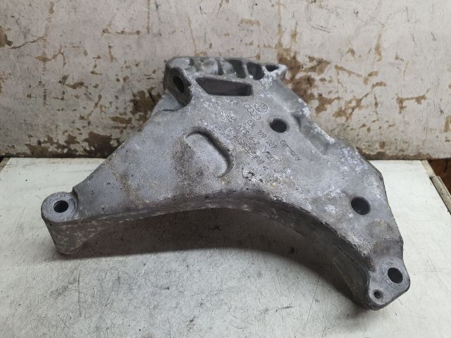 bontott VW TOURAN Motor Tartó Bak (Fém)