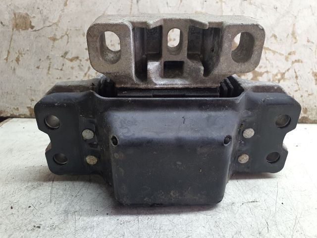 bontott VW TOURAN Motor Tartó Bak (Fém)