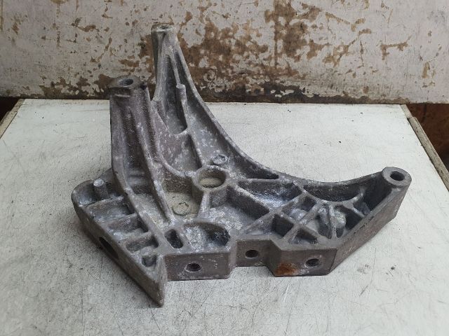 bontott VW TOURAN Motor Tartó Bak (Fém)