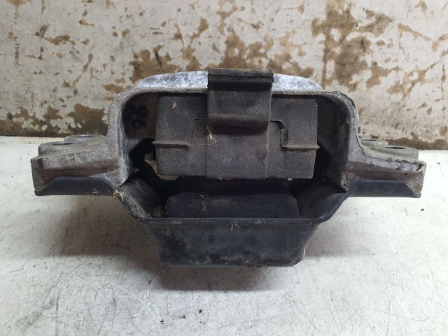 bontott VW TOURAN Motor Tartó Bak (Fém)