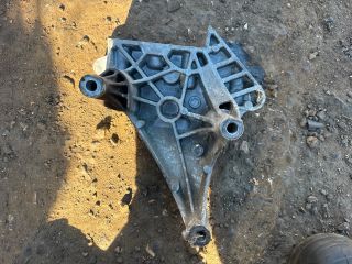 bontott VW TOURAN Motor Tartó Bak (Fém)