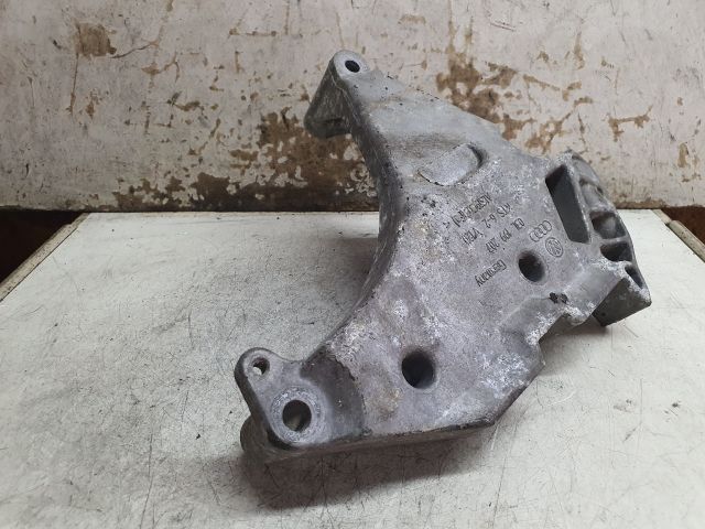 bontott VW TOURAN Motor Tartó Bak (Fém)