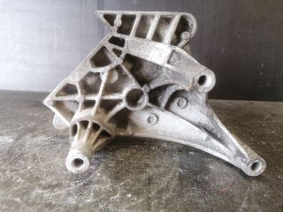 bontott VW TOURAN Motor Tartó Bak (Fém)