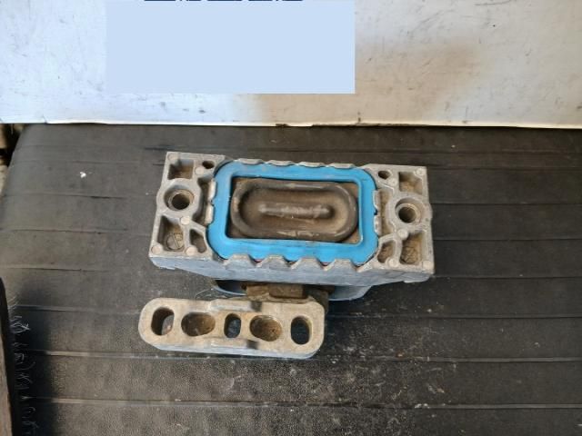 bontott VW TOURAN Motor Tartó Bak Jobb