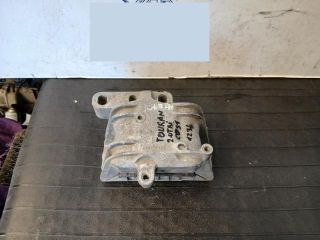 bontott VW TOURAN Motor Tartó Bak Jobb