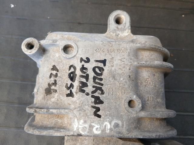bontott VW TOURAN Motor Tartó Bak Jobb