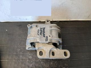 bontott VW TOURAN Motor Tartó Bak Jobb