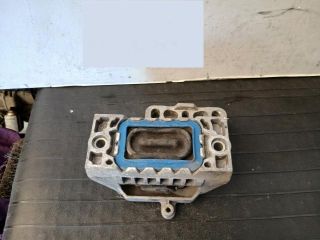 bontott VW TOURAN Motor Tartó Bak Jobb