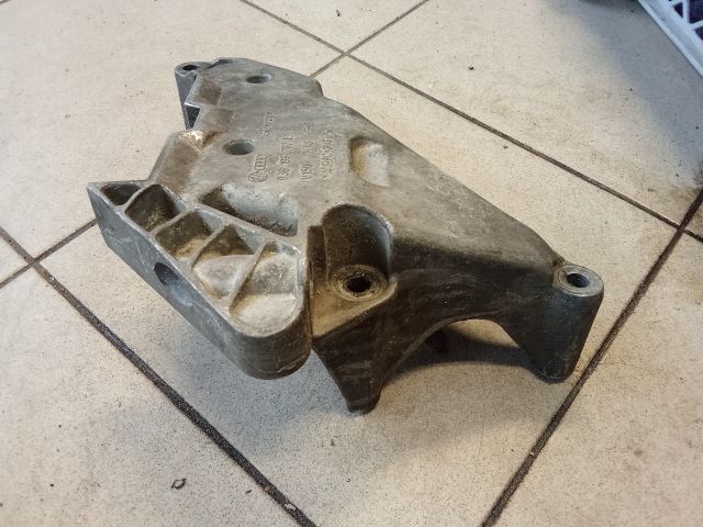 bontott VW TOURAN Motor Tartó Bak (Pozíciófüggetlen)