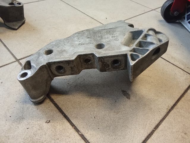 bontott VW TOURAN Motor Tartó Bak (Pozíciófüggetlen)