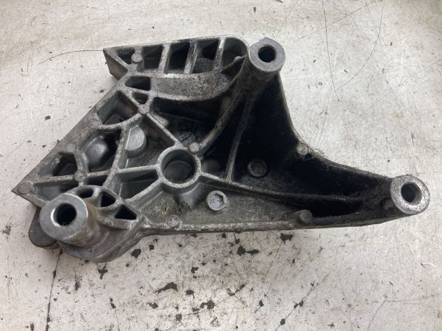 bontott VW TOURAN Motor Tartó Bak (Pozíciófüggetlen)