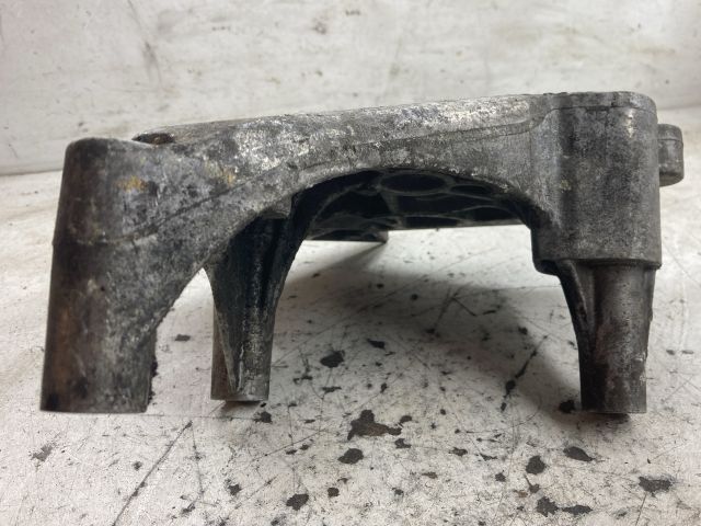 bontott VW TOURAN Motor Tartó Bak (Pozíciófüggetlen)