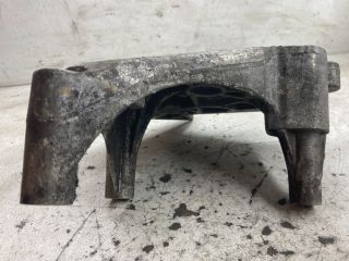 bontott VW TOURAN Motor Tartó Bak (Pozíciófüggetlen)