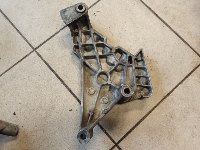 bontott VW TOURAN Motor Tartó Bak (Pozíciófüggetlen)