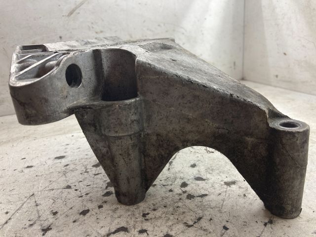 bontott VW TOURAN Motor Tartó Bak (Pozíciófüggetlen)
