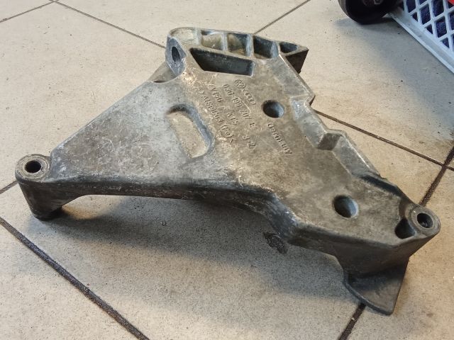 bontott VW TOURAN Motor Tartó Bak (Pozíciófüggetlen)