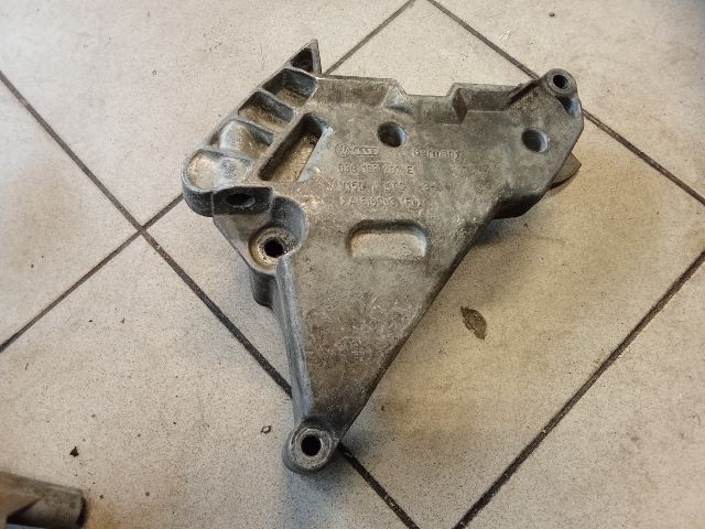 bontott VW TOURAN Motor Tartó Bak (Pozíciófüggetlen)