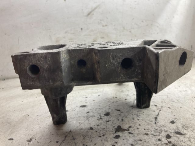 bontott VW TOURAN Motor Tartó Bak (Pozíciófüggetlen)