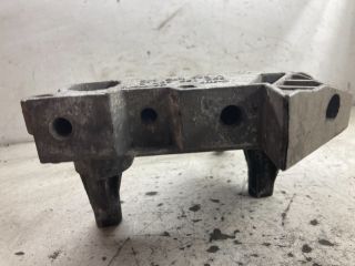 bontott VW TOURAN Motor Tartó Bak (Pozíciófüggetlen)