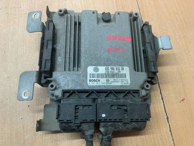 bontott VW TOURAN Motorvezérlő