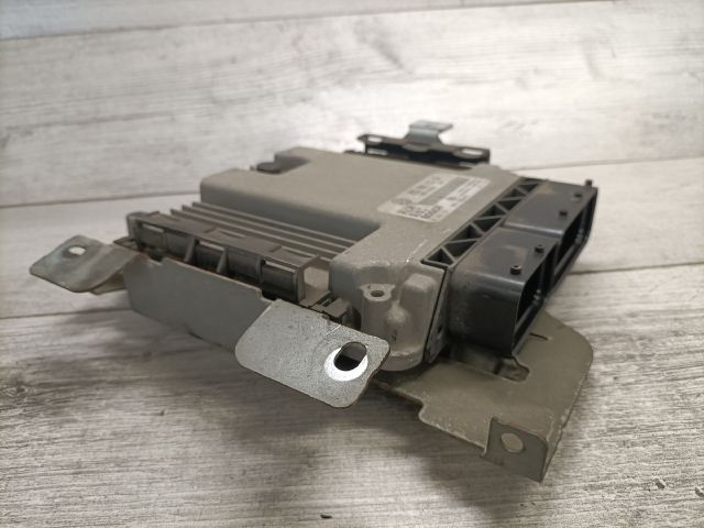 bontott VW TOURAN Motorvezérlő