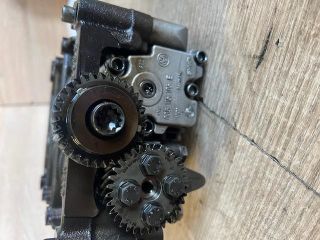 bontott VW TOURAN Olajszivattyú