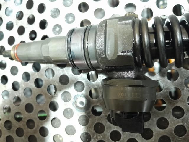 bontott VW TOURAN Porlasztó Sor / Híd