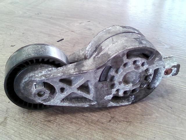 bontott VW TOURAN Szíjfeszítő Görgő