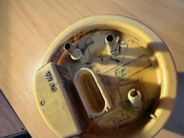 bontott VW TOURAN Üzemanyag Szivattyú