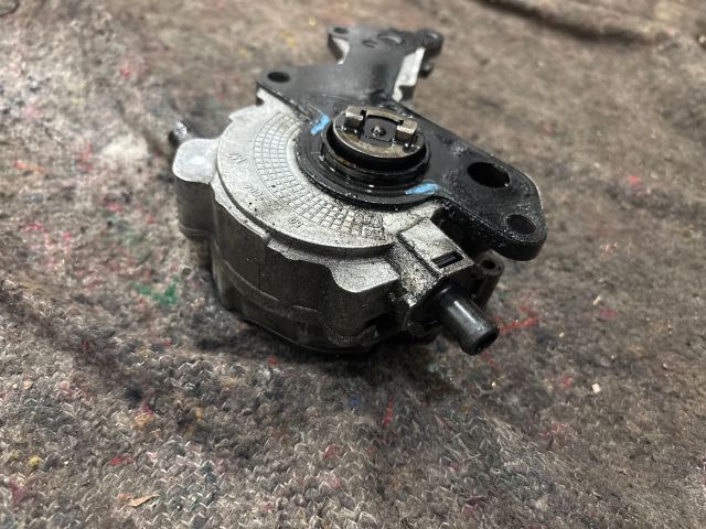 bontott VW TOURAN Vákumpumpa