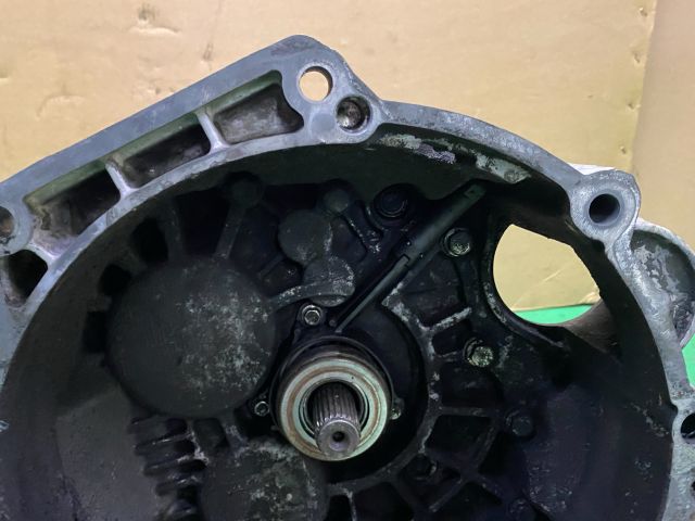 bontott VW TOURAN Váltó (Mechanikus)