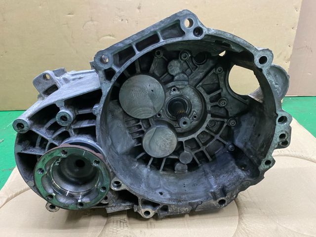 bontott VW TOURAN Váltó (Mechanikus)