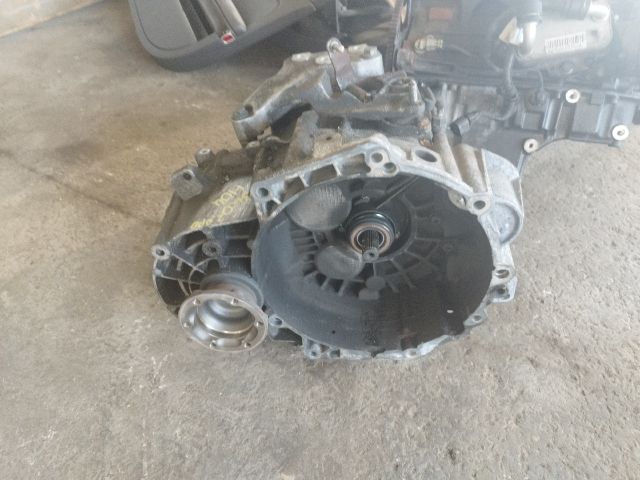 bontott VW TOURAN Váltó (Mechanikus)