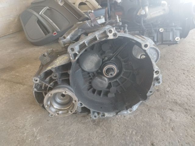 bontott VW TOURAN Váltó (Mechanikus)