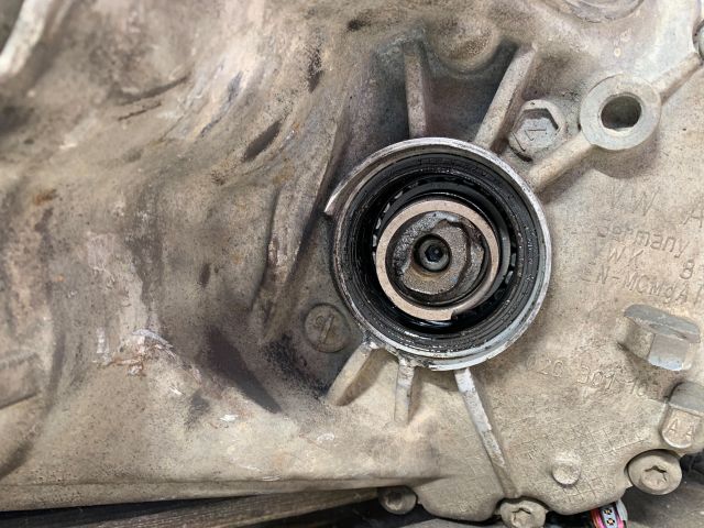 bontott VW TOURAN Váltó (Mechanikus)