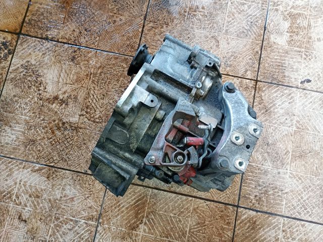 bontott VW TOURAN Váltó (Mechanikus)