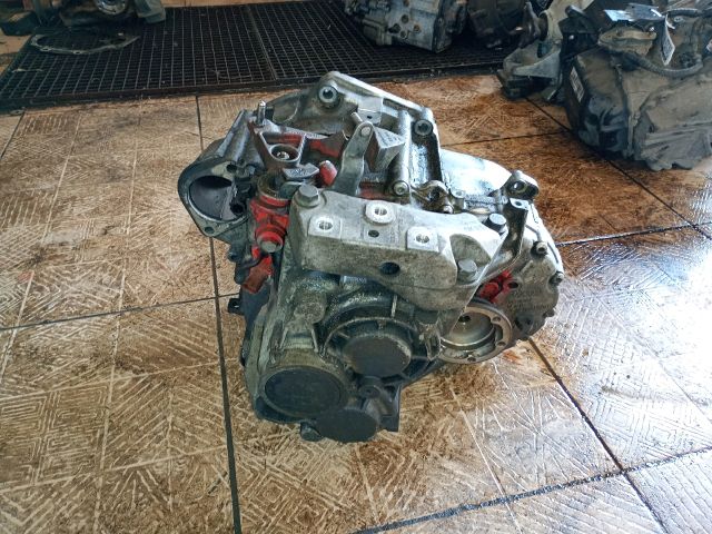bontott VW TOURAN Váltó (Mechanikus)