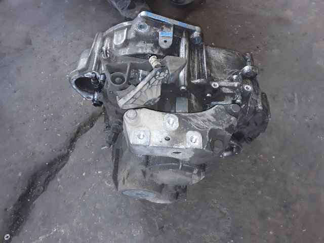 bontott VW TOURAN Váltó (Mechanikus)