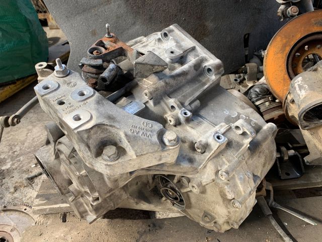 bontott VW TOURAN Váltó (Mechanikus)