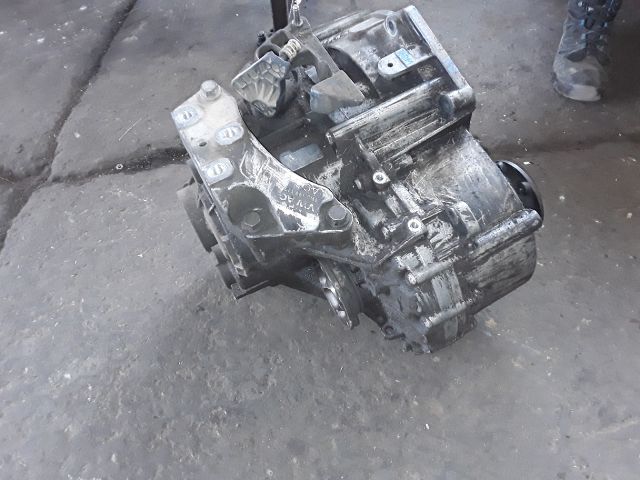 bontott VW TOURAN Váltó (Mechanikus)