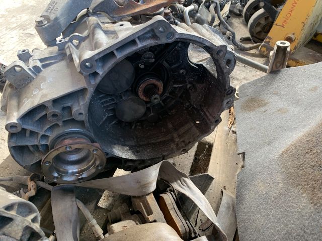 bontott VW TOURAN Váltó (Mechanikus)