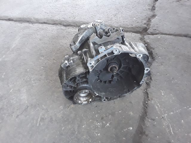 bontott VW TOURAN Váltó (Mechanikus)