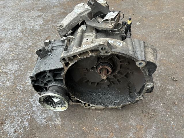 bontott VW TOURAN Váltó (Mechanikus)