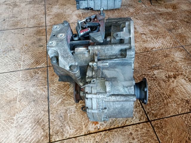 bontott VW TOURAN Váltó (Mechanikus)