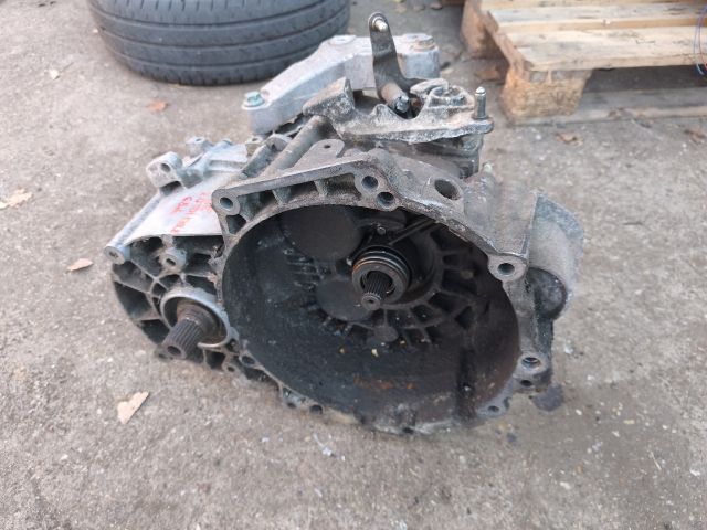 bontott VW TOURAN Váltó (Mechanikus)