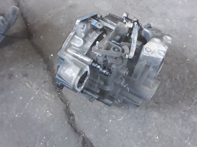 bontott VW TOURAN Váltó (Mechanikus)